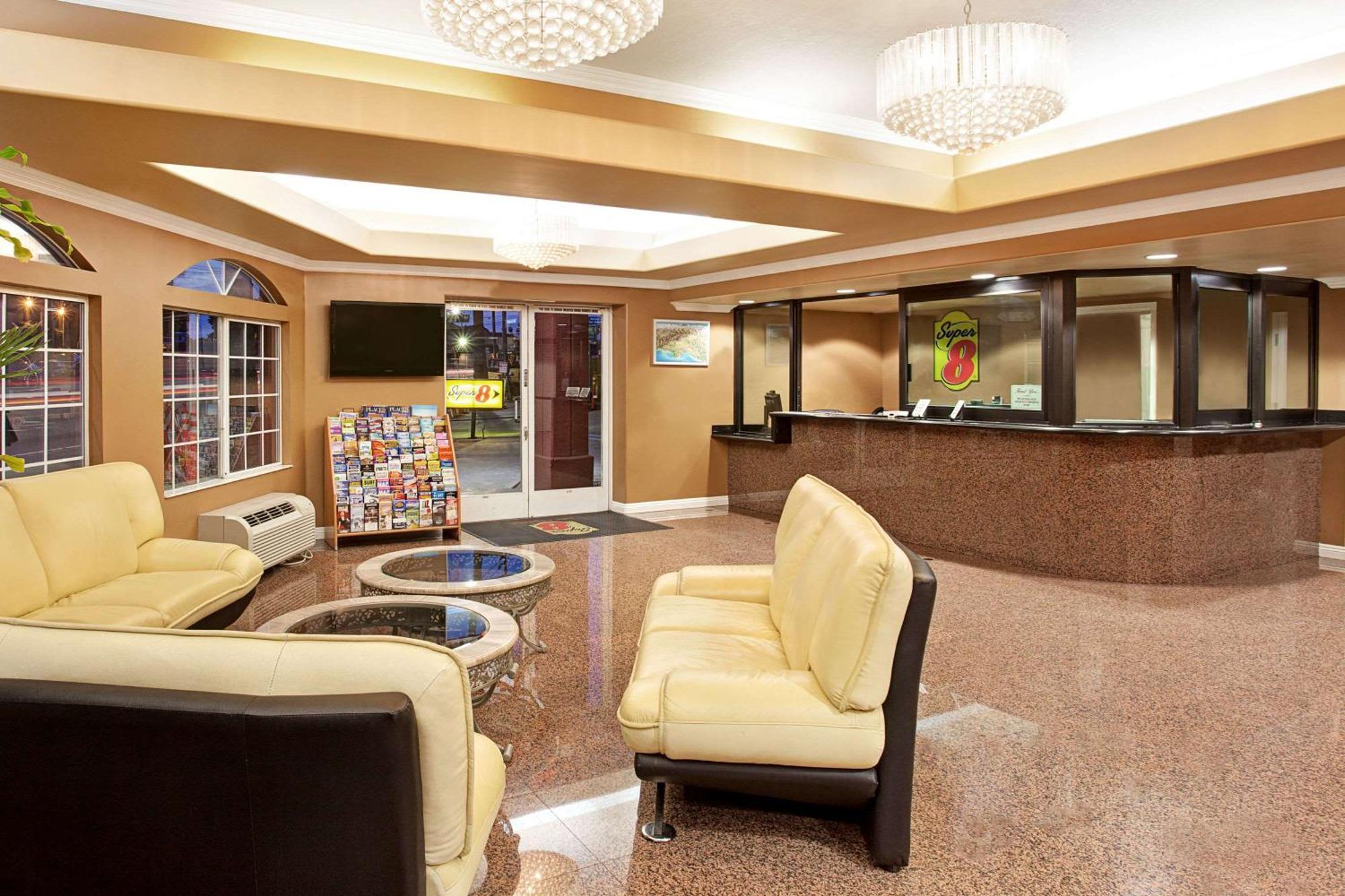 Super 8 By Wyndham Los Angeles Downtown — Photos 3